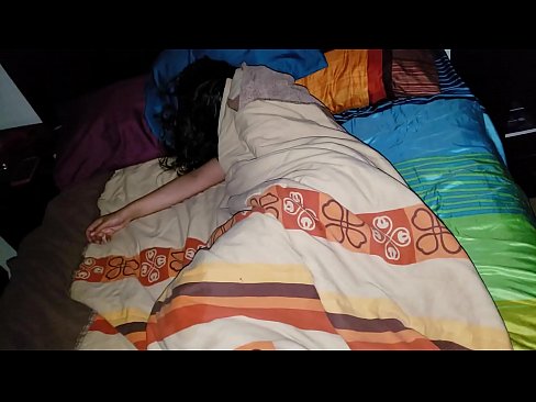 ❤️ Stiefson beréiert seng jonk Stéifmamm wärend hatt schléift. ☑ Super Sex op lb.superpornpics.ru ﹏